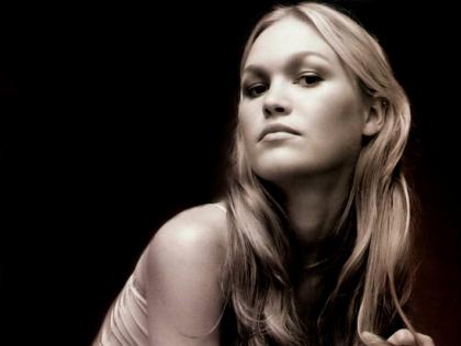Julia Stiles photo 79332
