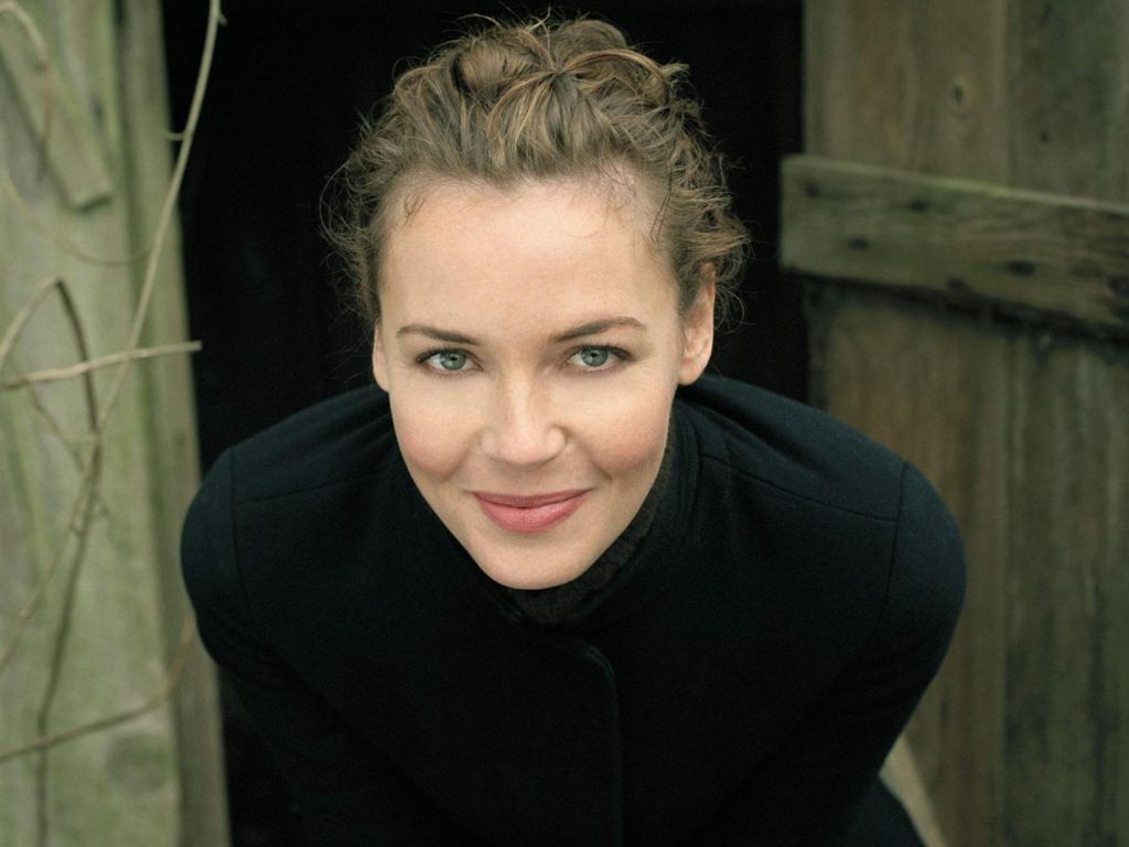 Connie Nielsen #72997