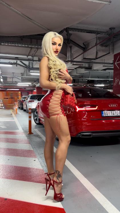 Jelena Unikat photo 707