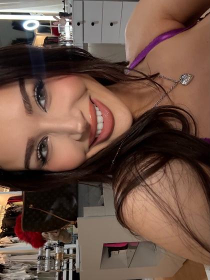 Molly Eskam photo 209220