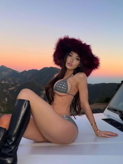 Molly Eskam photo 209259