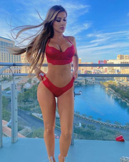 Molly Eskam photo 66511