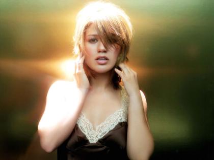 Kelly Clarkson photo 80749