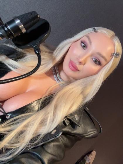 Daniella Chávez photo 201712