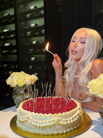 Daniella Chávez photo 201749