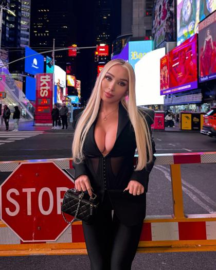 Daniella Chávez photo 201781