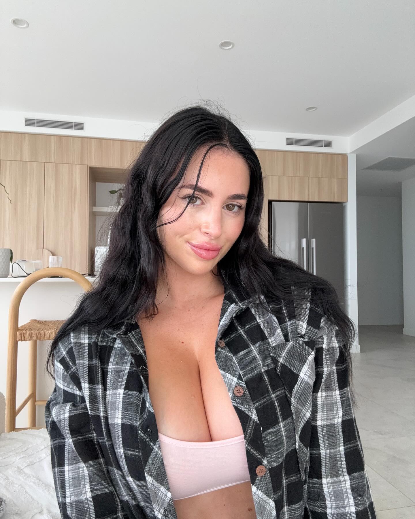 Izzy Belisimo #68601