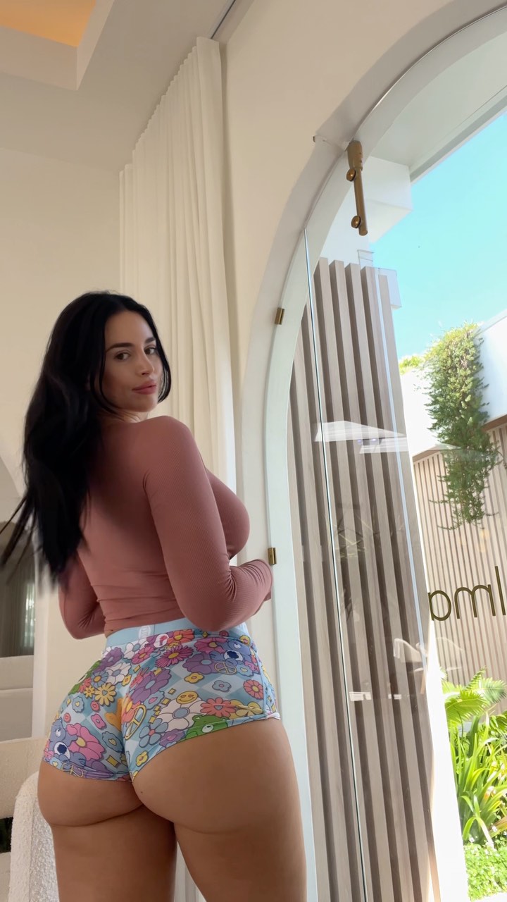 Izzy Belisimo #68636