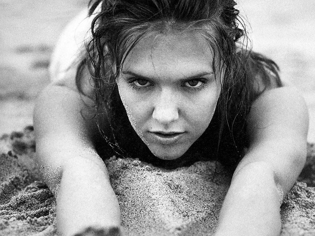 Dominique Swain #74151