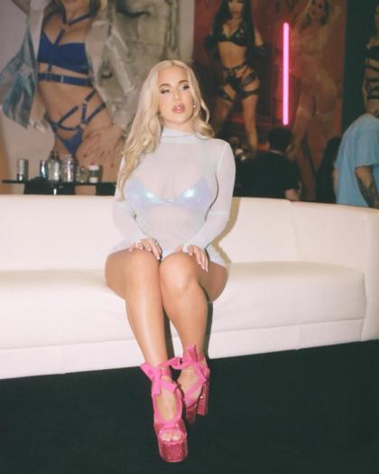 Savannah Bond photo 32417