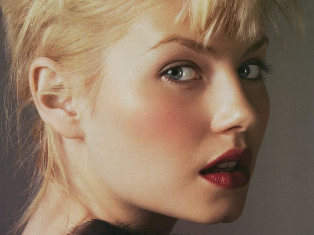 Elisha Cuthbert #74290