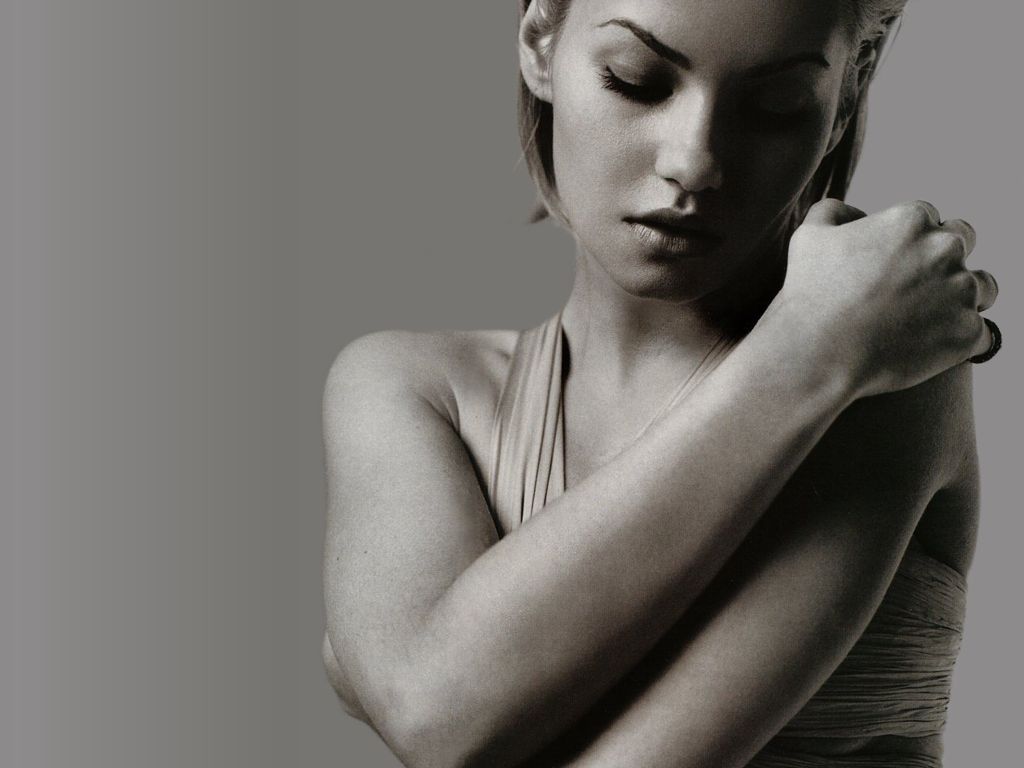 Elisha Cuthbert #74438