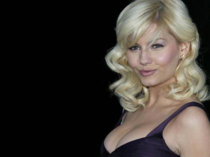Elisha Cuthbert photo 74340