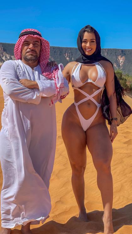 Bella Araujo photo 5048