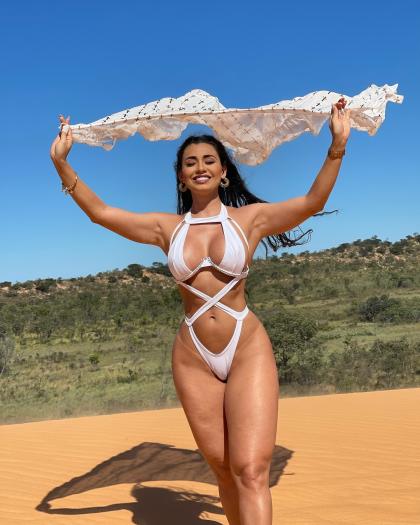 Bella Araujo photo 5066