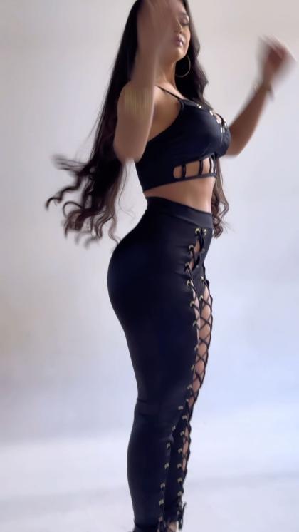 Bella Araujo photo 5075