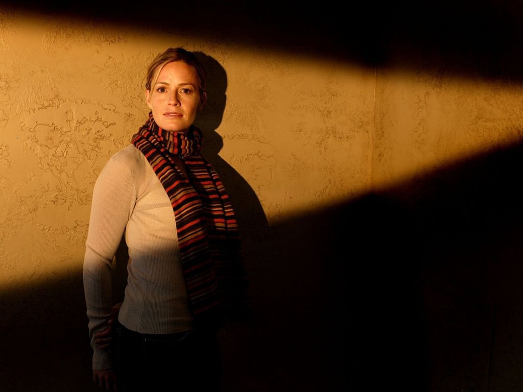 Elizabeth Shue #74657