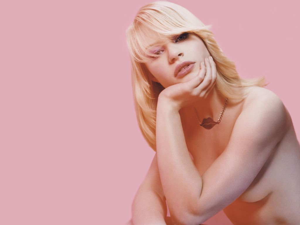 Emilie DeRavin #74845